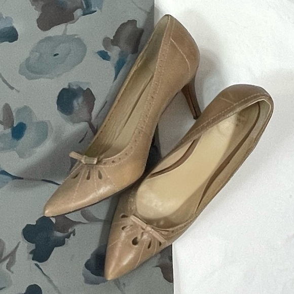 Joan & David Taupe Leather Pumps - Picture 8 of 10
